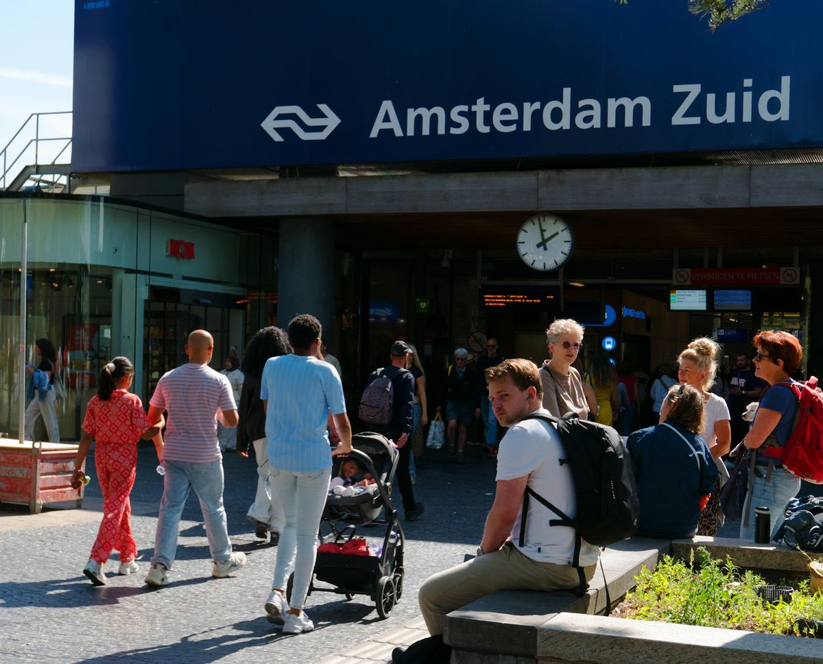 People outside Amsterdam Zuid train station entrance