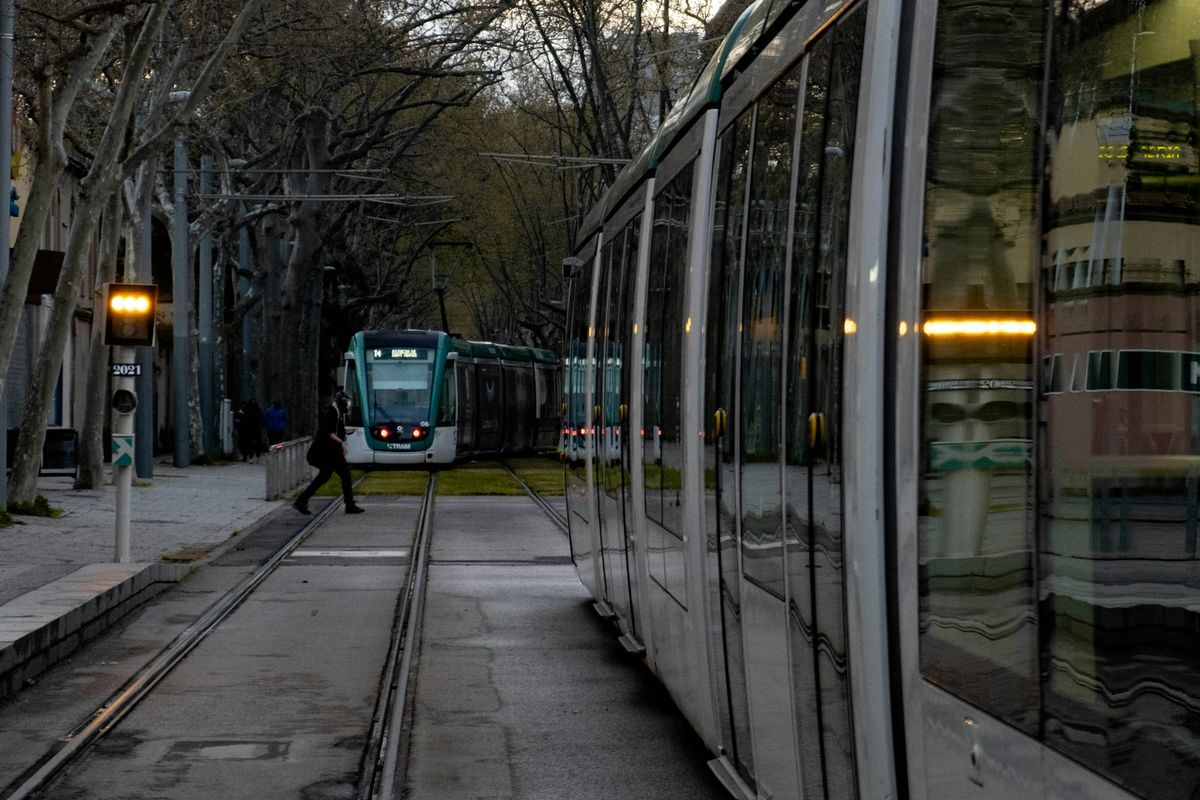 Green and white train at Barcelona Metro station