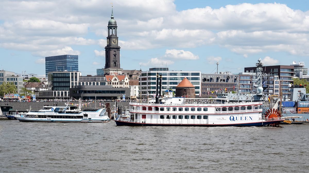 Historic paddle steamer and boats on Hamburg harbour waterway