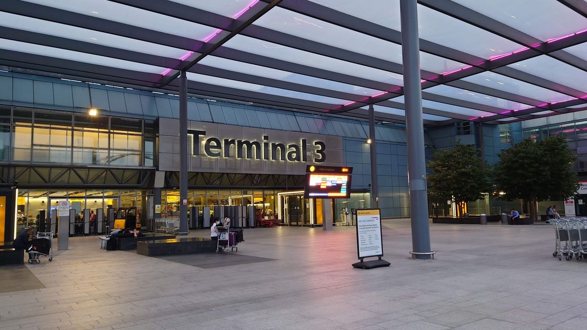 Heathrow Terminal 3 entrance signage