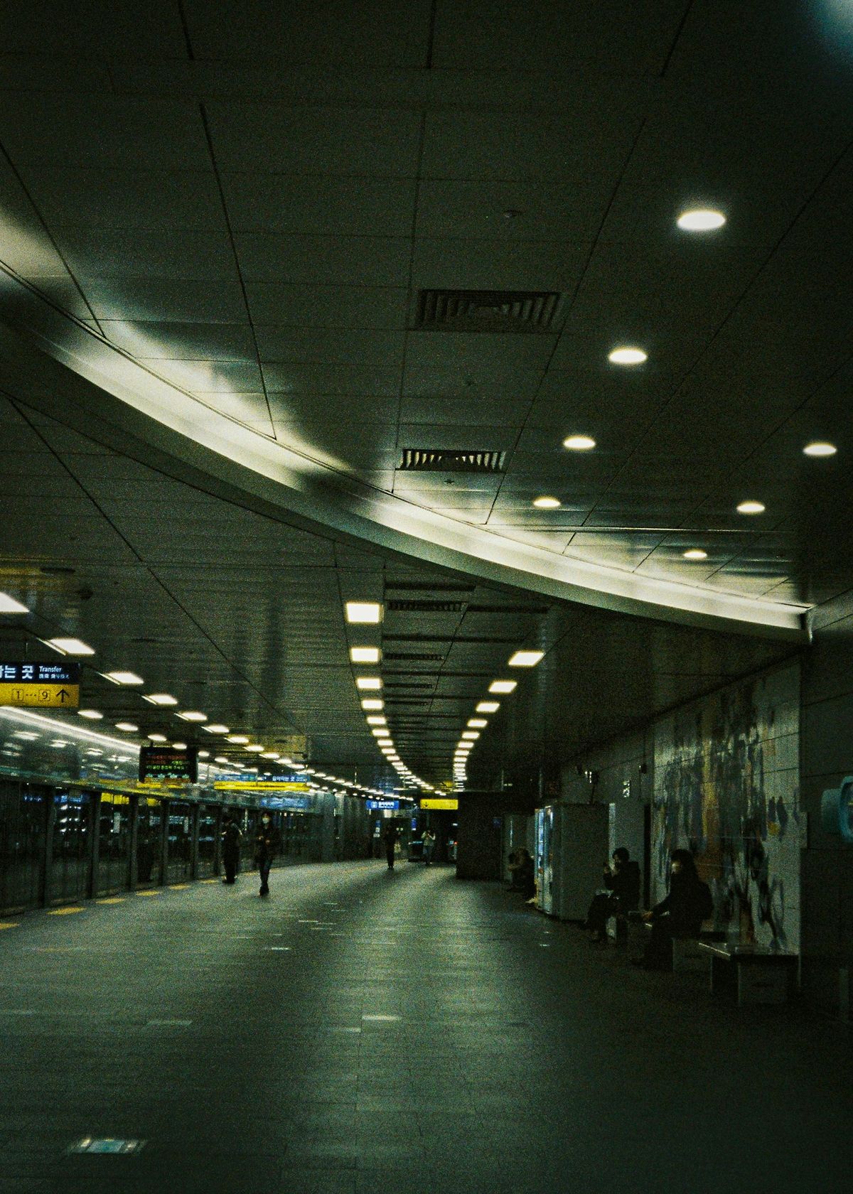 Large indoor subway station in Seoul, Korea