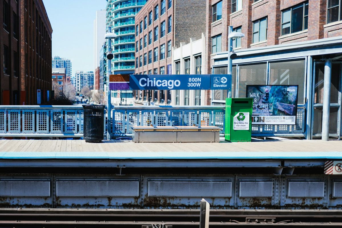 Chicago L train station platform
