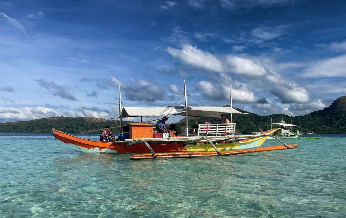 Traditional Filipino bangka boat on clear turquoise water