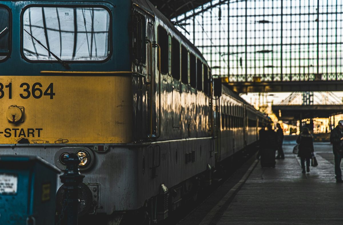 Yellow and black MÁV train at Budapest Keleti railway station platform