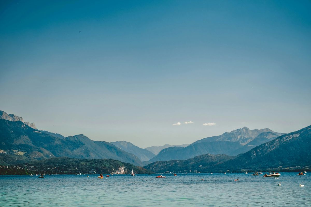 Lake Annecy with boats and the surrounding mountains